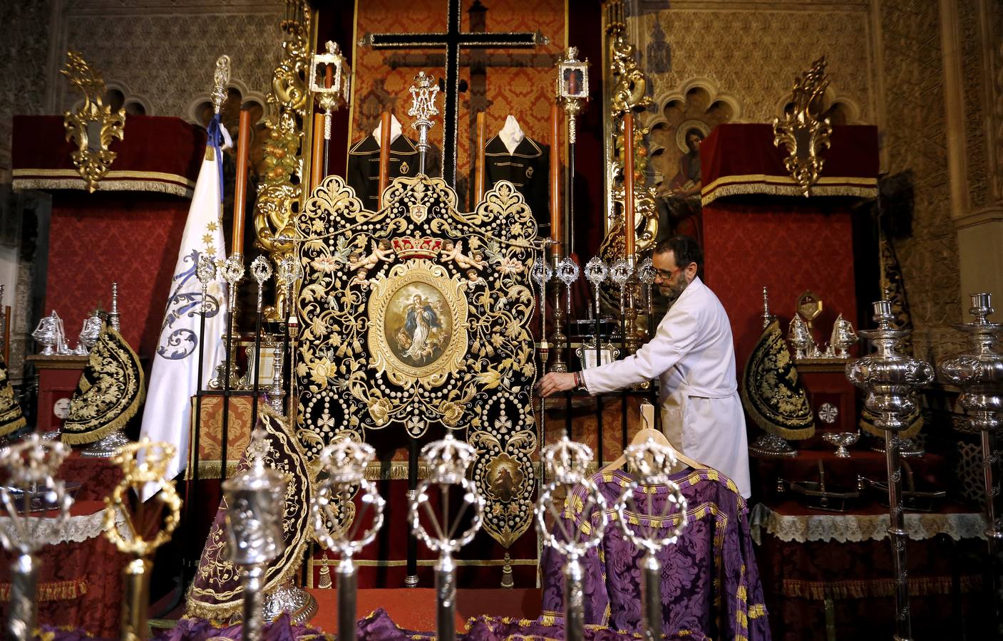 En imágenes, cómo son los preparativos de la Semana Santa de Córdoba 2017