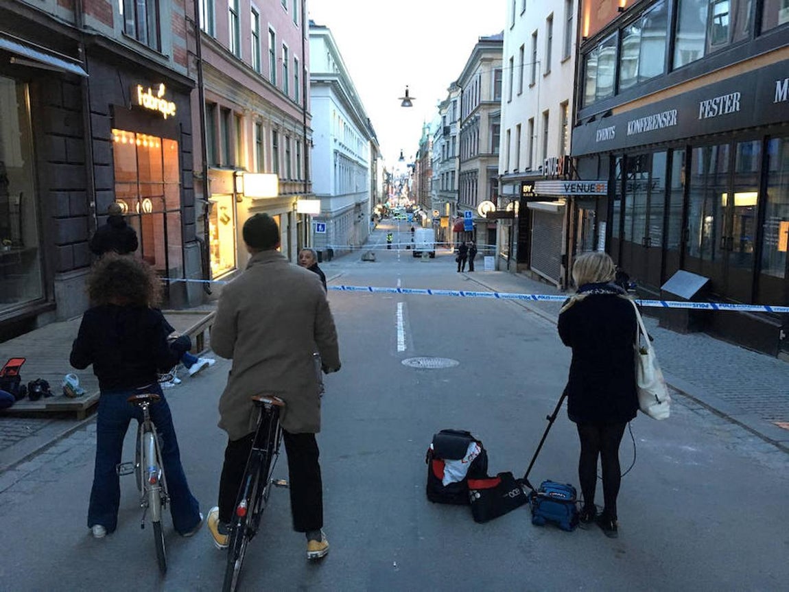 Las dramáticas escenas del atropello de un camión en Estocolmo. 