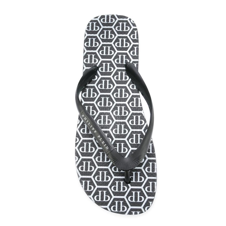 Chanclas con logo (150€)