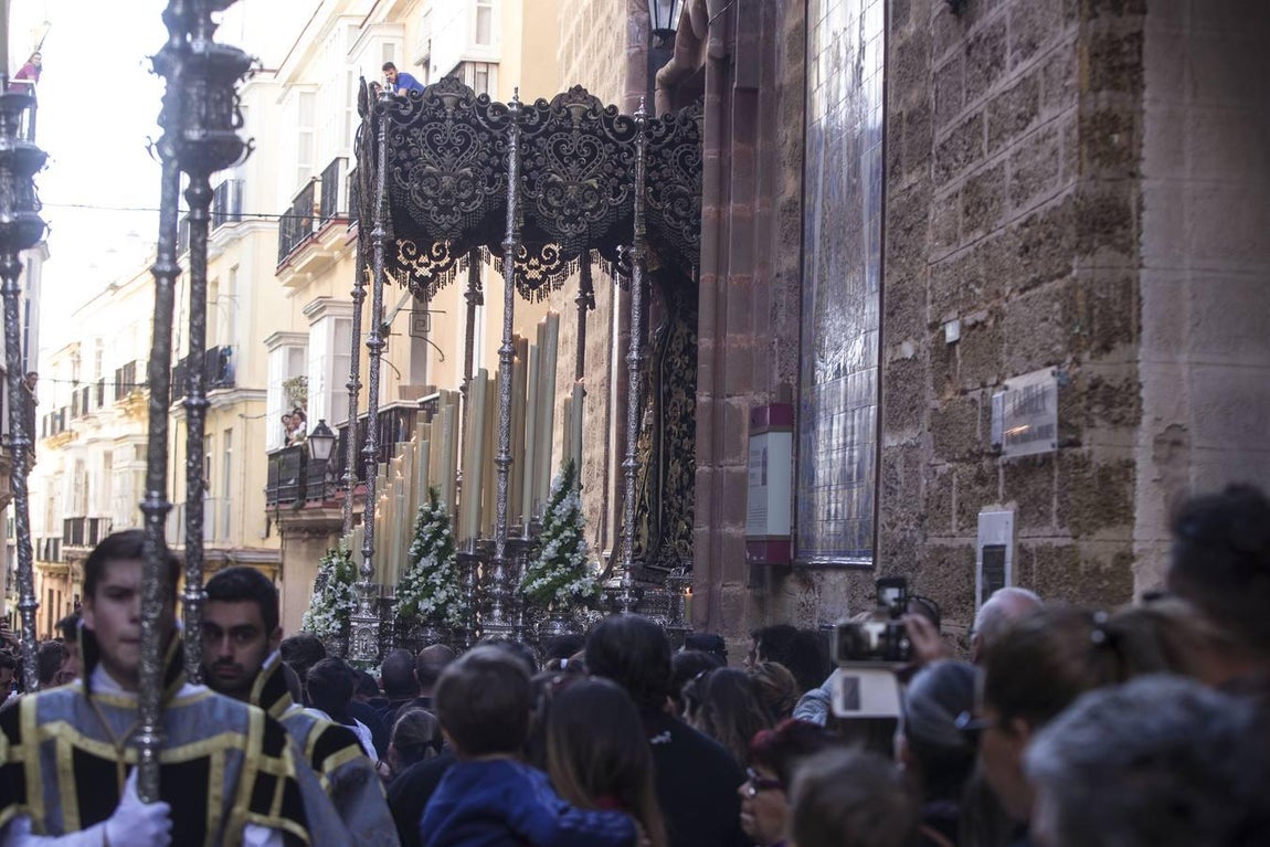 Fotos: El cortejo procesional de la Virgen de los Dolores en imágenes