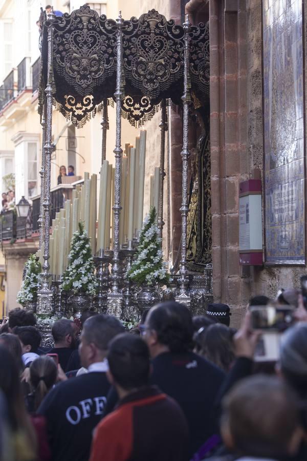 Fotos: El cortejo procesional de la Virgen de los Dolores en imágenes