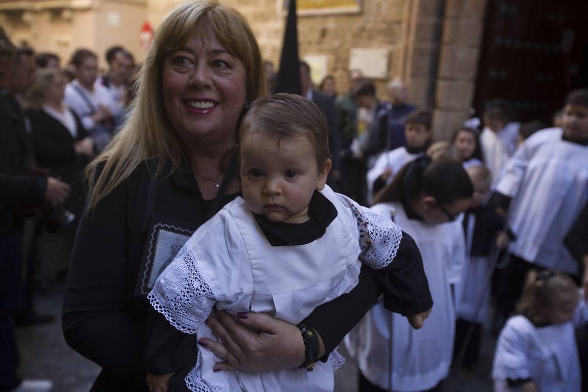 Fotos: El cortejo procesional de la Virgen de los Dolores en imágenes