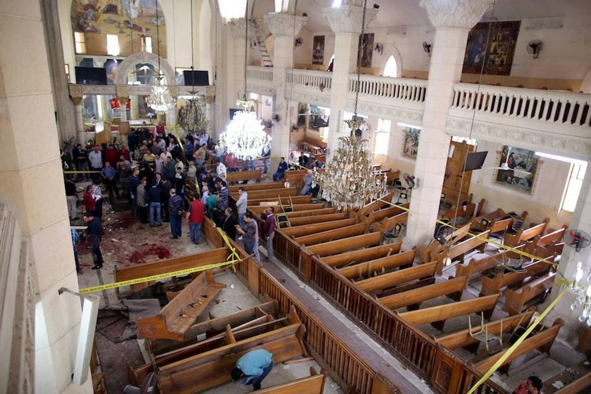 La explosión se produjo hacia las 10 de la mañana hora local en la iglesia copta de San Jorge en Tanta, a apenas 90 kilómetros al norte del Cairo. 