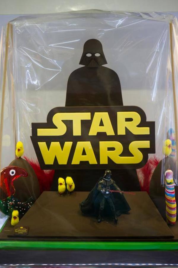 Muchos niños quieren este año una Mona de Star Wars, como ésta que han preparado en la pastelería Canal