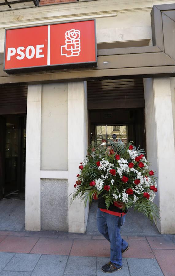 Coronas de flores llegan a Ferraz. 