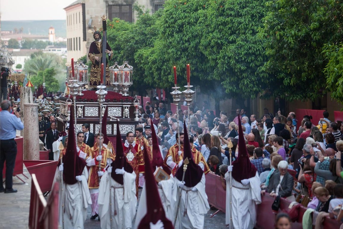 Las fotos de la hermandad de la Vera Cruz el Lunes Santo de la Semana Santa de Córdoba 2017