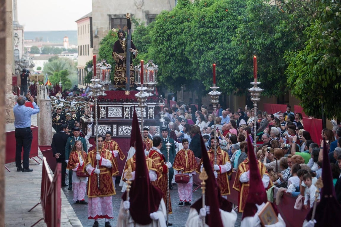 Las fotos de la hermandad de la Vera Cruz el Lunes Santo de la Semana Santa de Córdoba 2017