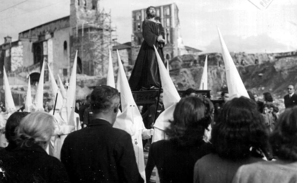 Procesión en Santander en 1943. 