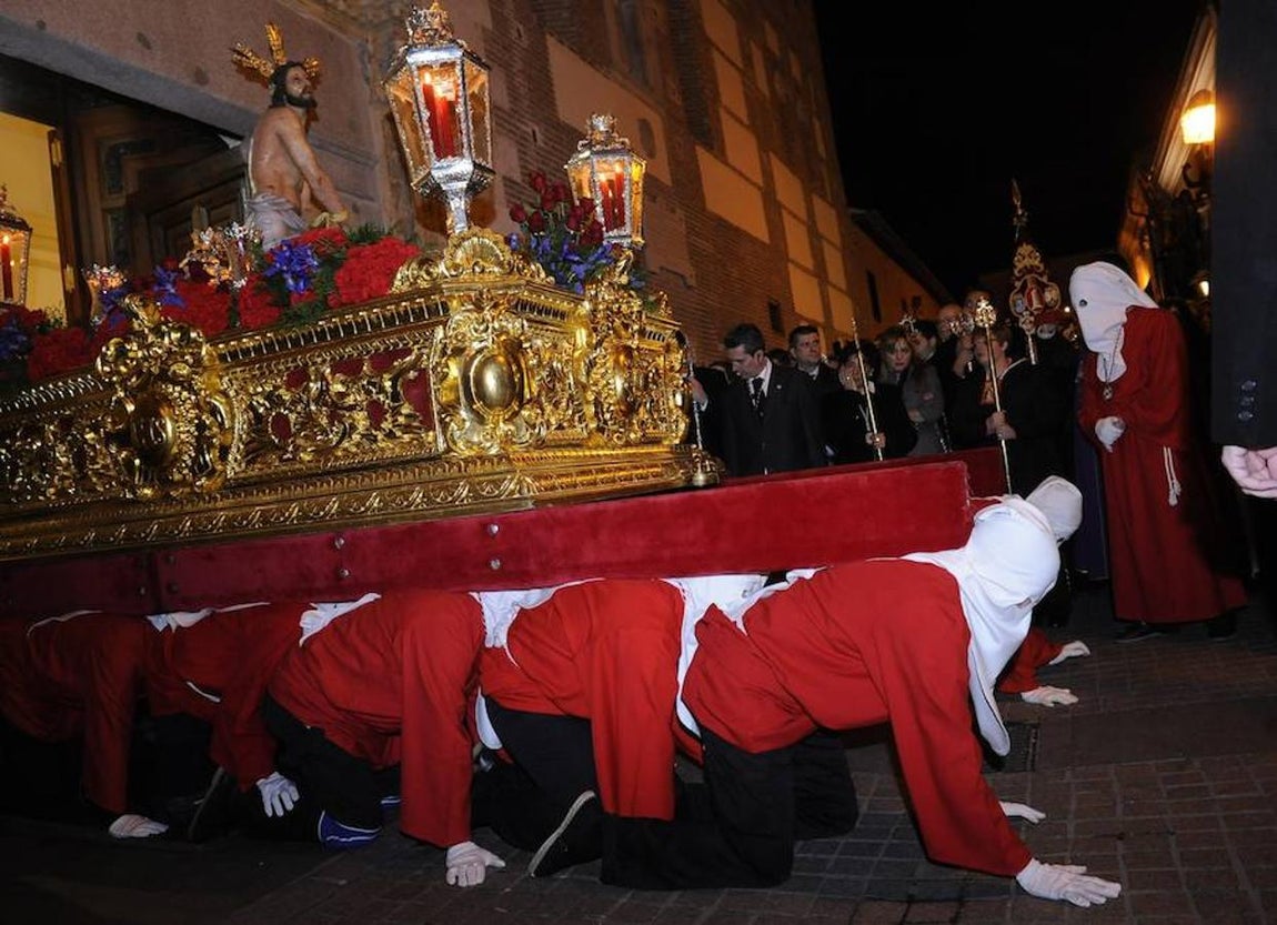 Salida del Cristo atado a la columna, en Alcalá de Henares, en 2013. 