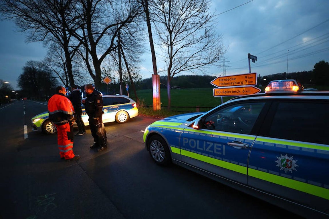 En seguida se movilizó un gran dispositivo en torno a la expedición amarilla. El central español Marc Bartra salió herido. Reuters