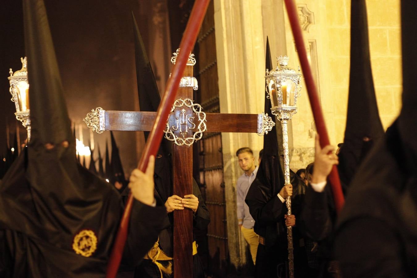 Las fotos de la hermandad de la Buena Muerte el Viernes Santo de la Semana Santa de Córdoba 2017