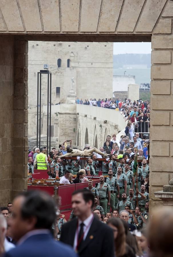 Las fotos del Vía Crucis de La Caridad del Viernes Santo de la Semana Santa de Córdoba 2017