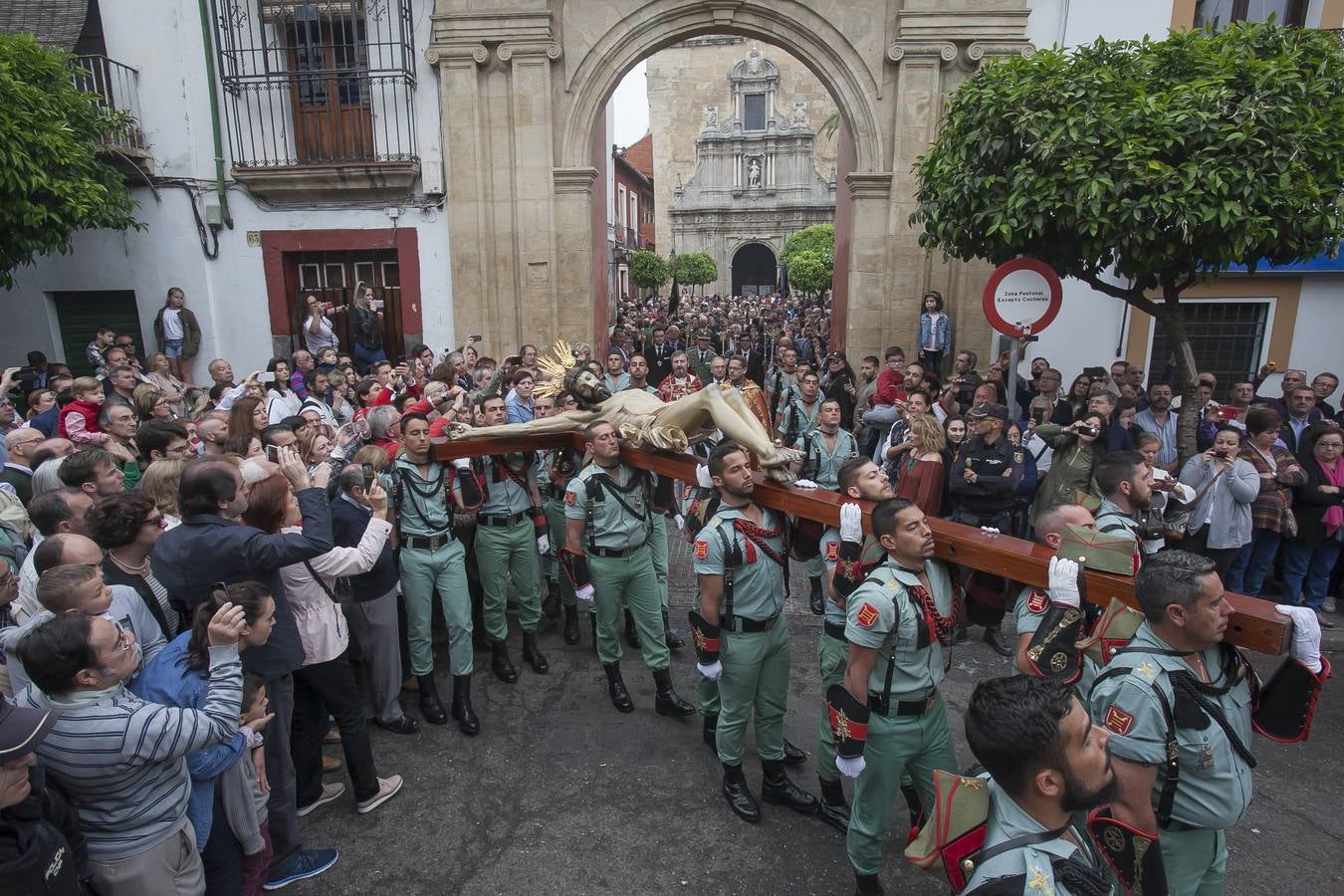 Las fotos del Vía Crucis de La Caridad del Viernes Santo de la Semana Santa de Córdoba 2017