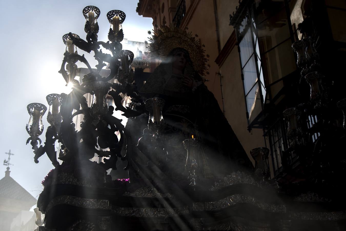 Las fotos de la Soledad de San Buenaventura en el Viernes Santo de la Semana Santa de Sevilla 2017