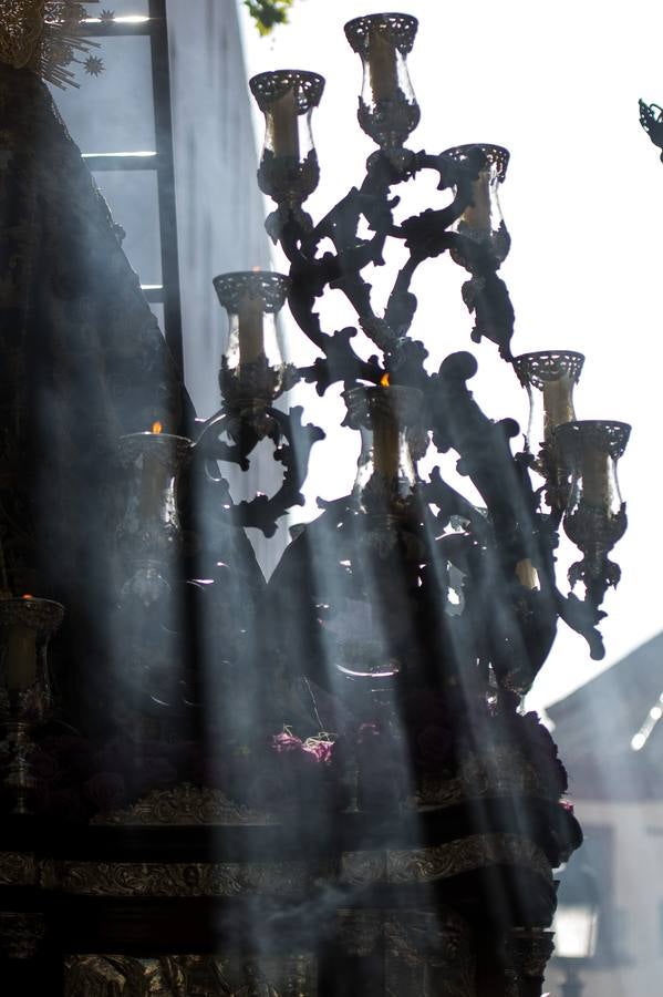 Las fotos de la Soledad de San Buenaventura en el Viernes Santo de la Semana Santa de Sevilla 2017