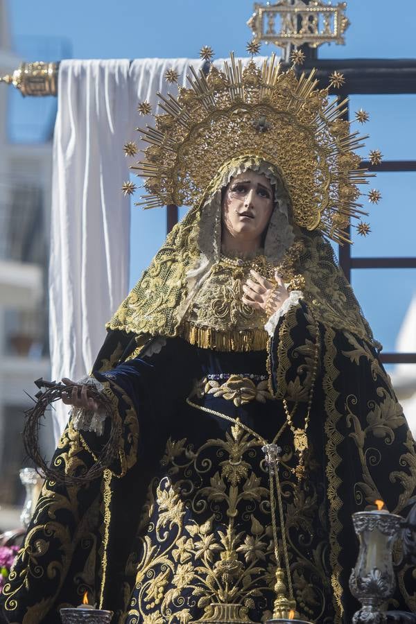 Las fotos de la Soledad de San Buenaventura en el Viernes Santo de la Semana Santa de Sevilla 2017