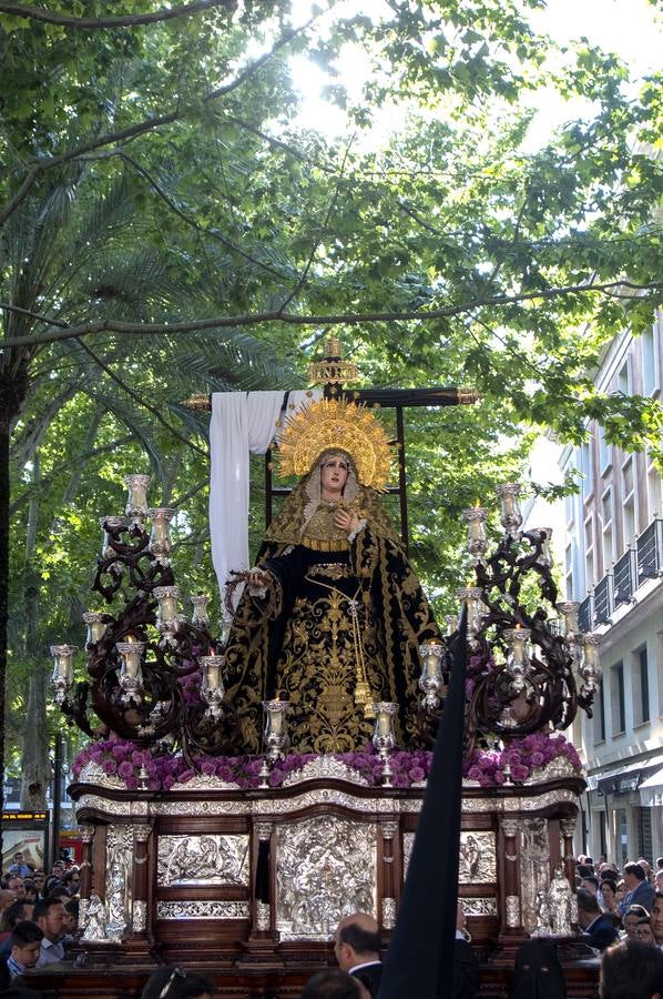 Las fotos de la Soledad de San Buenaventura en el Viernes Santo de la Semana Santa de Sevilla 2017