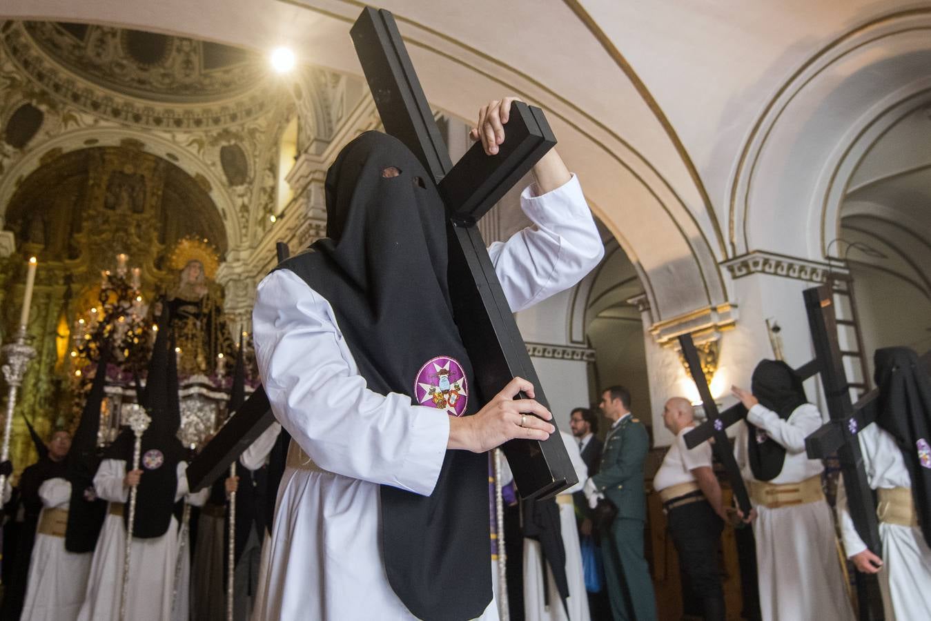 Las fotos de la Soledad de San Buenaventura en el Viernes Santo de la Semana Santa de Sevilla 2017