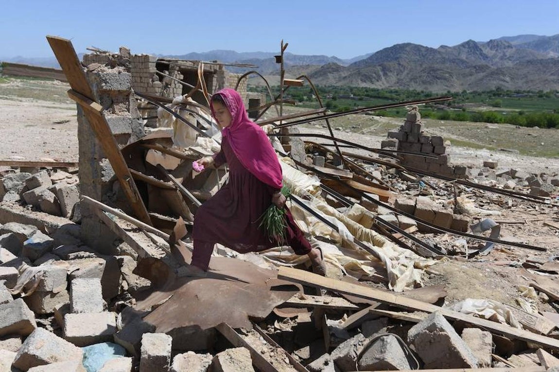 Restos en el lugar en el que cayó la bomba. 