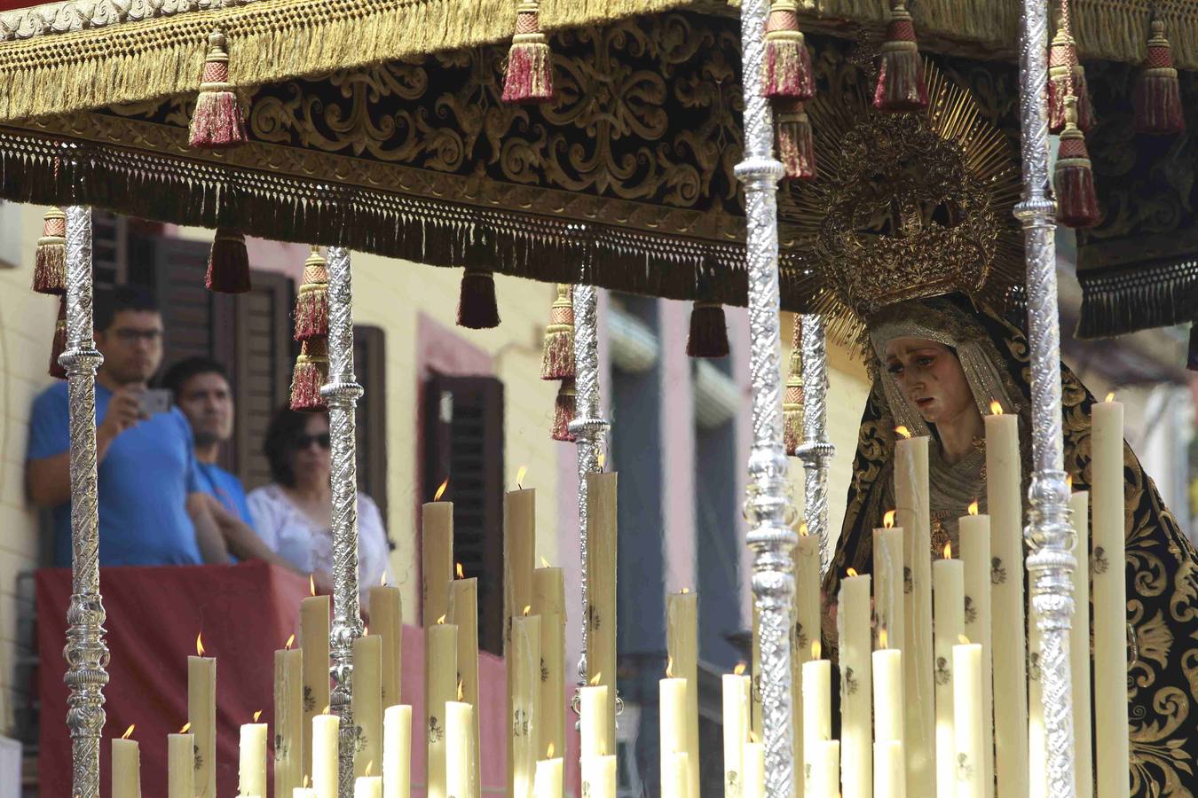 Los Servitas en su salida procesional en el Sábado Santo de la Semana Santa de Sevilla 2017