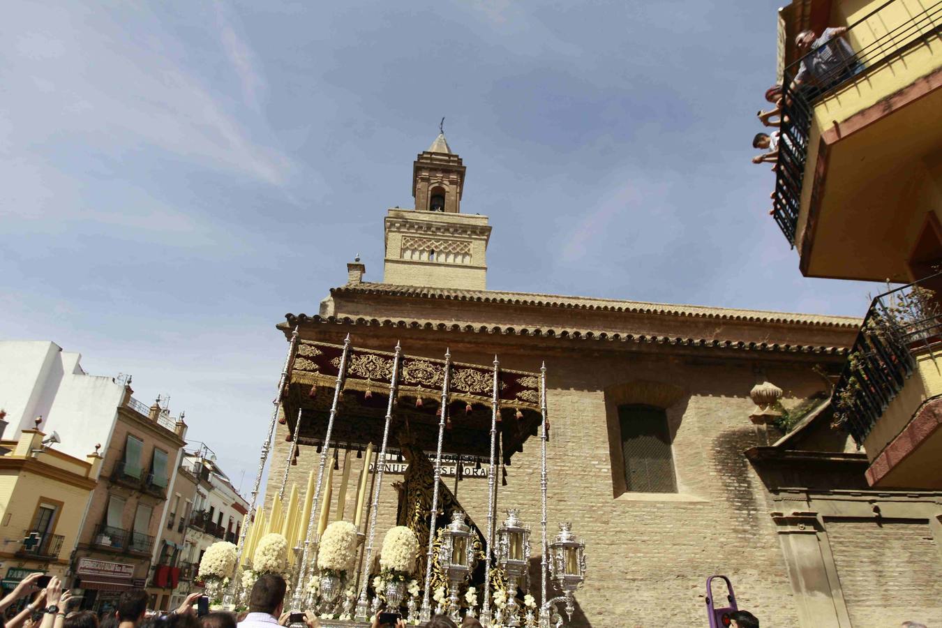 Los Servitas en su salida procesional en el Sábado Santo de la Semana Santa de Sevilla 2017