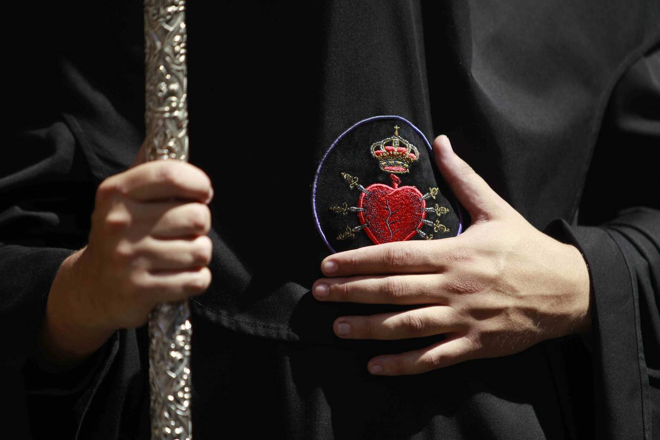 Los Servitas en su salida procesional en el Sábado Santo de la Semana Santa de Sevilla 2017