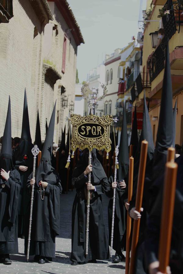 Los Servitas en su salida procesional en el Sábado Santo de la Semana Santa de Sevilla 2017