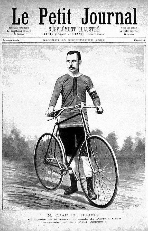 Charles Terront, con la primera bicicleta con neumáticos Michelin en la portada de «Le petit journal». 