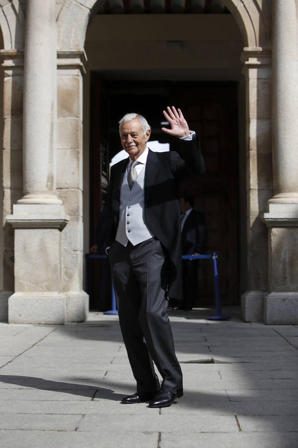 Eduardo Mendoza a su llegada al Paraninfo de la Universidad de Alcalá de Henares. 