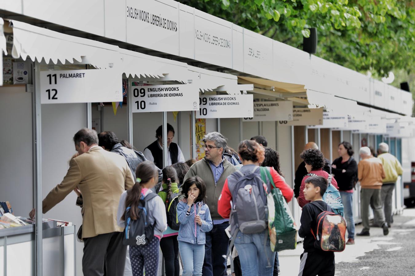 Valencia acoge la Feria del Libro en los Jardines de Viveros. 