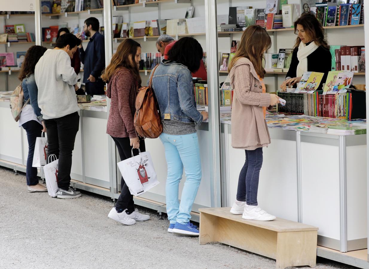 Valencia acoge la Feria del Libro en los Jardines de Viveros. 