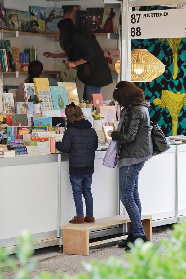 Valencia acoge la Feria del Libro en los Jardines de Viveros. 