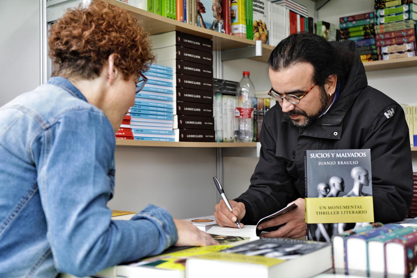 Valencia acoge la Feria del Libro en los Jardines de Viveros. 