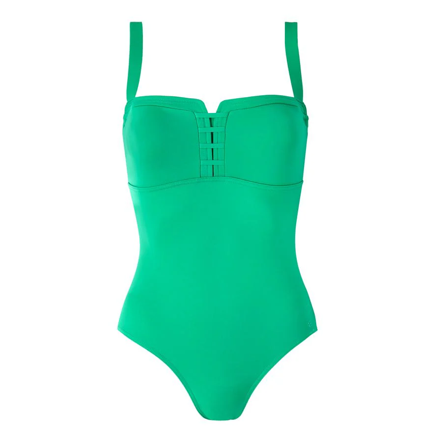 Bañador en color verde con bordado (110€).