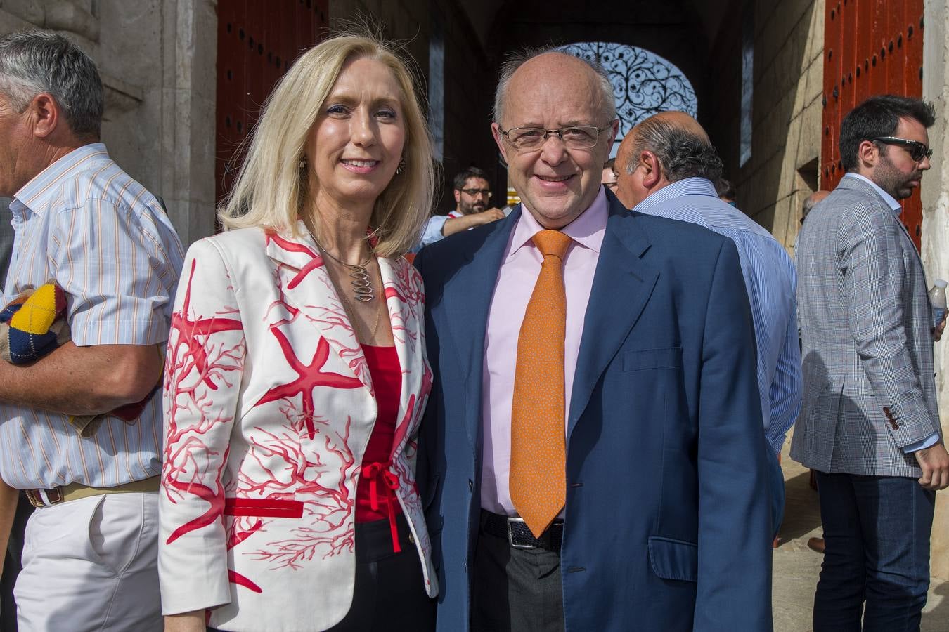 La notaria Piedad María Parejo-Merino, exconsejera del Sevilla FC, junto a su esposo Juan Jose Pretel, decano del Colegio de Registradores de Sevilla