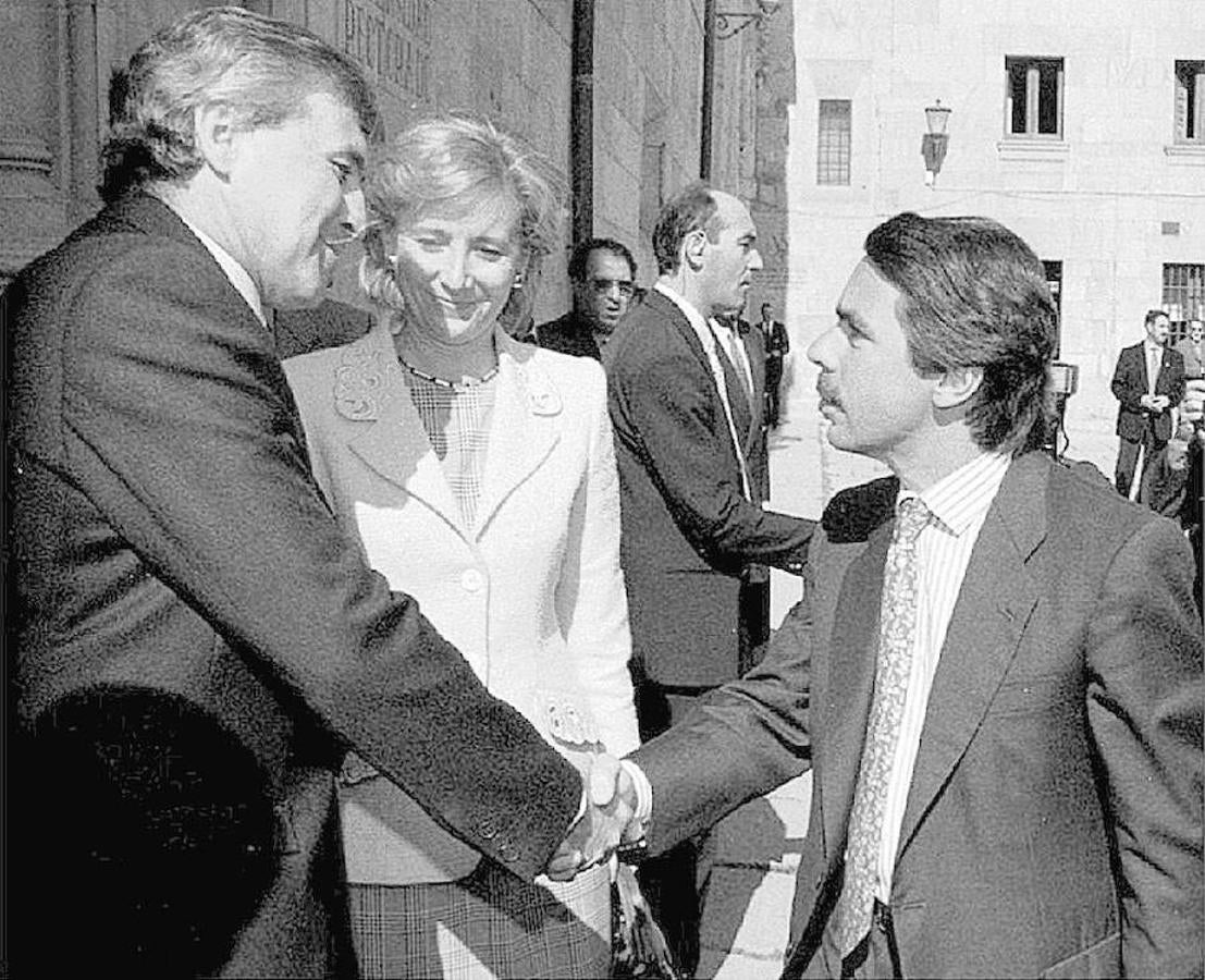 La vida política de Esperanza Aguirre, en imágenes. En 1996 fue nombrada por el expresidente del Gobierno, José María Aznar , como ministra de Educación y Cultura, puesto en el que permanecería hasta 1999