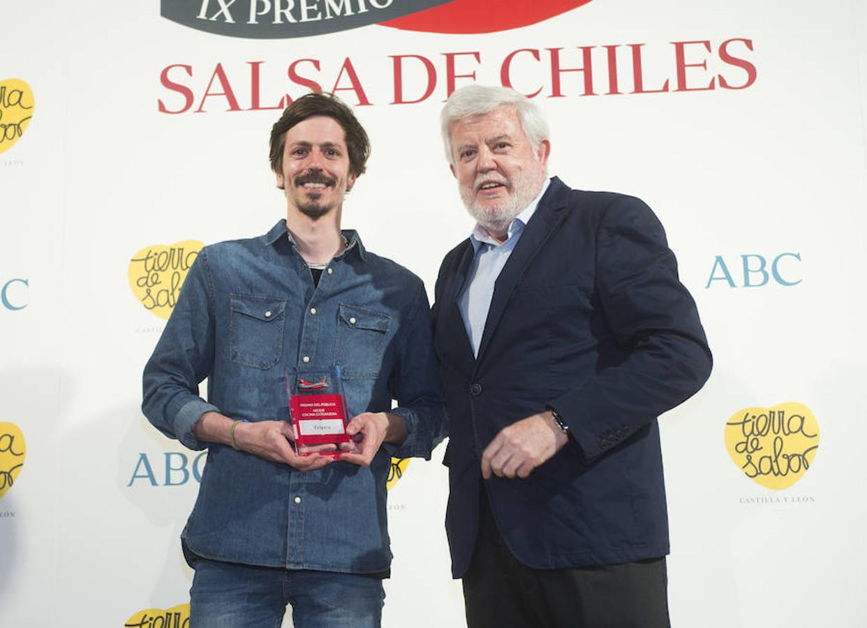 La entrega de los IX Premios Gastronómicos «Salsa de chiles», en imágenes. El Premio del público al Mejor Restaurante de Cocina Extranjera ha recaído en el Restaurante Tripea