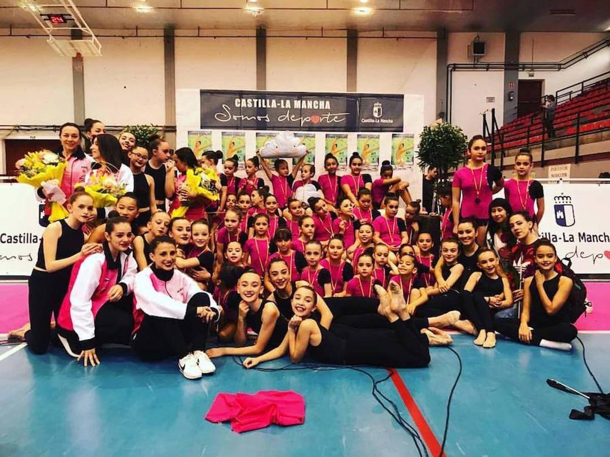 La X Gala Aniversario del Club Gimnasia Rítmica Torrijos, en imágenes