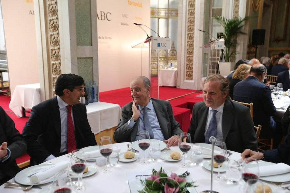 Los invitados al Foro ABC, en el que ha intervenido el ministro de Fomento, Íñigo de la Serna. 