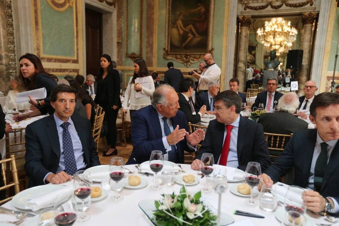 Los invitados al Foro ABC, en el que ha intervenido el ministro de Fomento, Íñigo de la Serna. 
