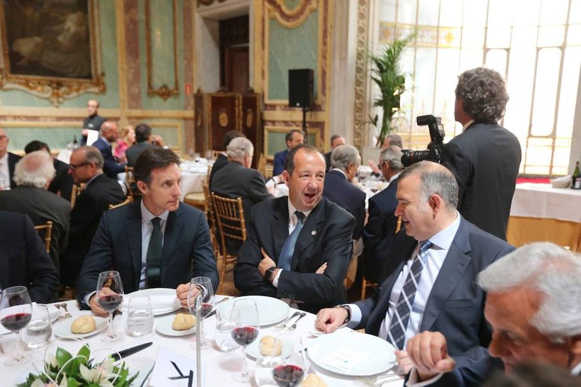 Los invitados al Foro ABC, en el que ha intervenido el ministro de Fomento, Íñigo de la Serna. 