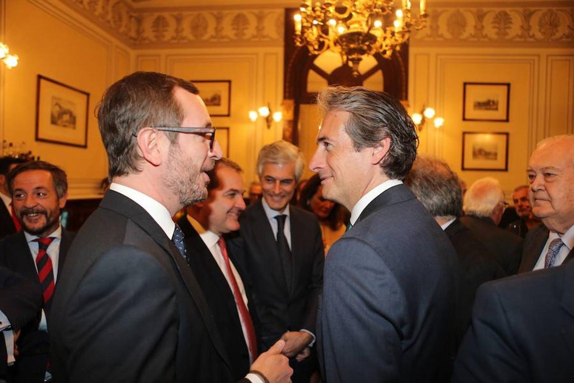 Los invitados al Foro ABC, en el que ha intervenido el ministro de Fomento, Íñigo de la Serna. 