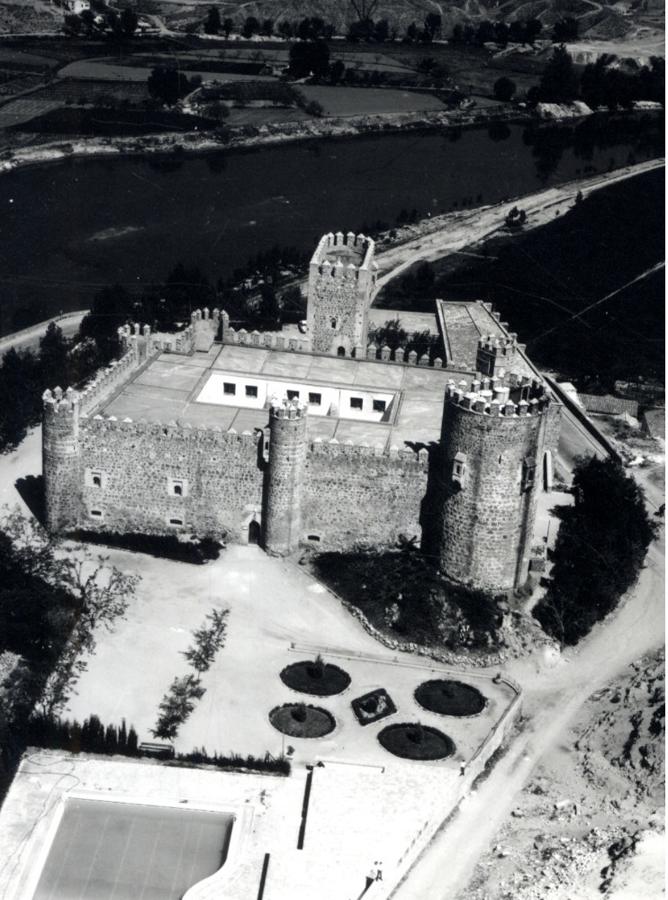 Vista aérea del castillo de San Servando en 1972. FOTO ARCHIVO MUNICIPAL DE TOLEDO. 