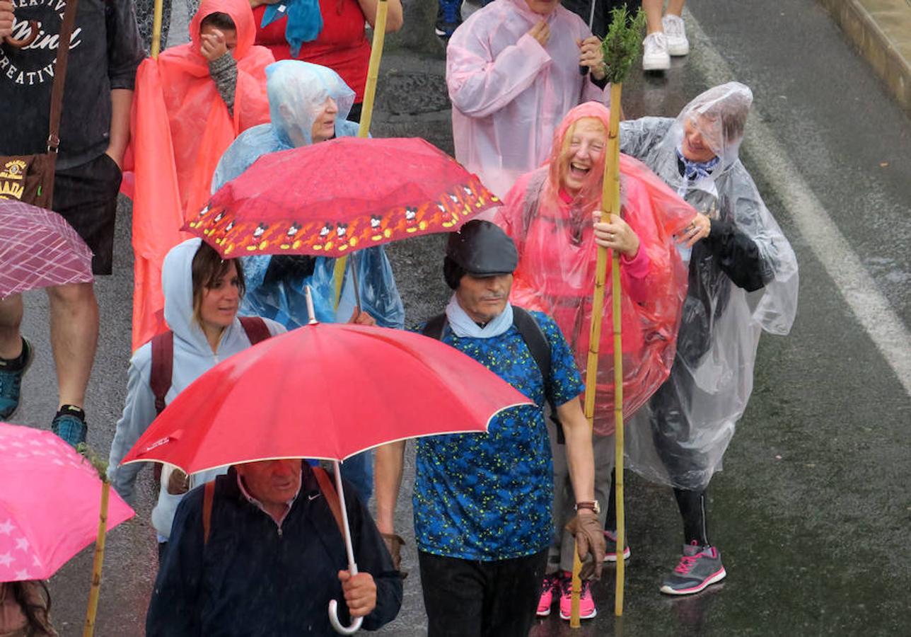 La lluvia marca la romería de la Santa Faz