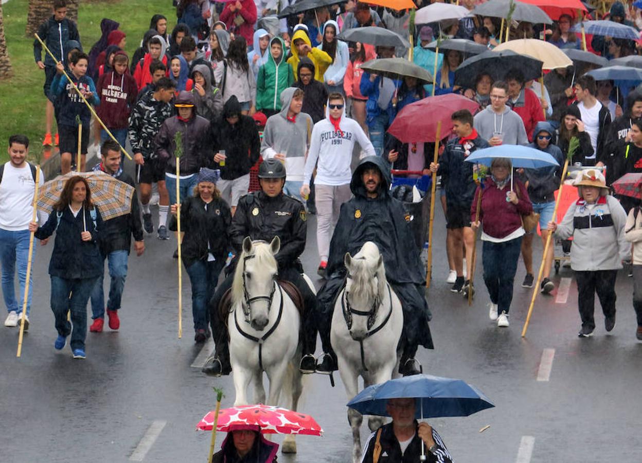 La lluvia marca la romería de la Santa Faz