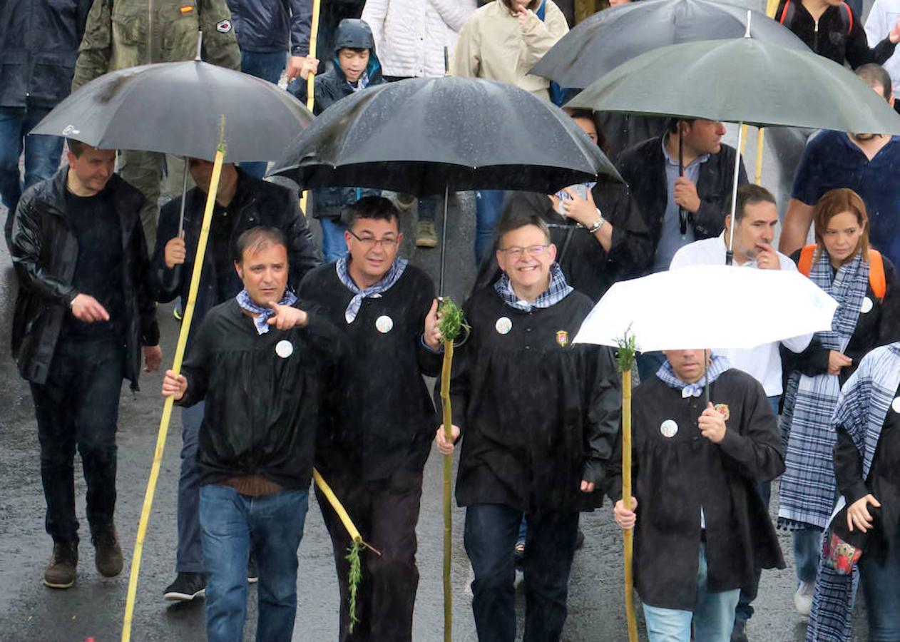 La lluvia marca la romería de la Santa Faz