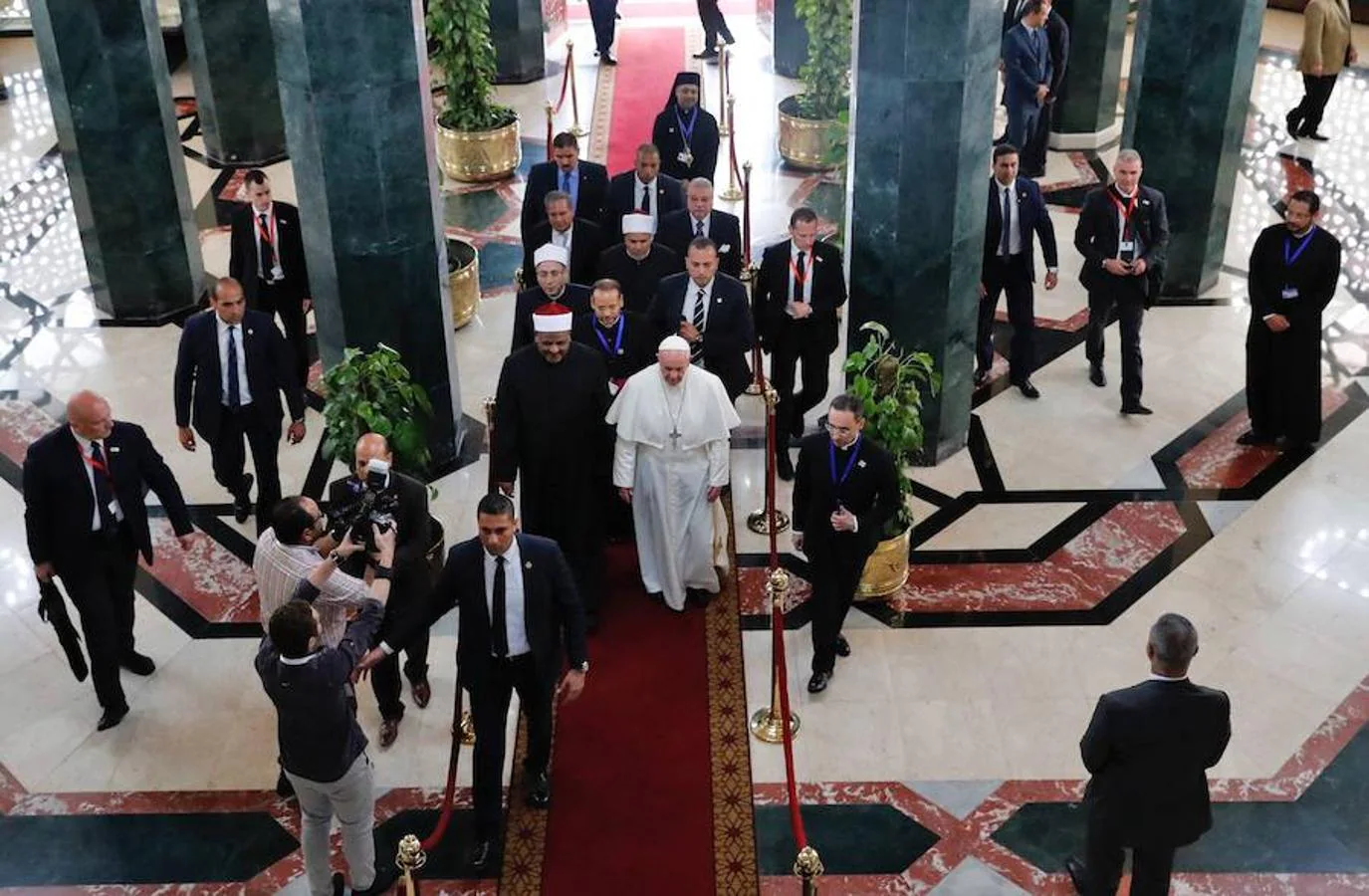 El Papa Francisco, en el interior de la institicuón sunní de Al-Azhar, una de las más conocidas de El Cairo. AFP
