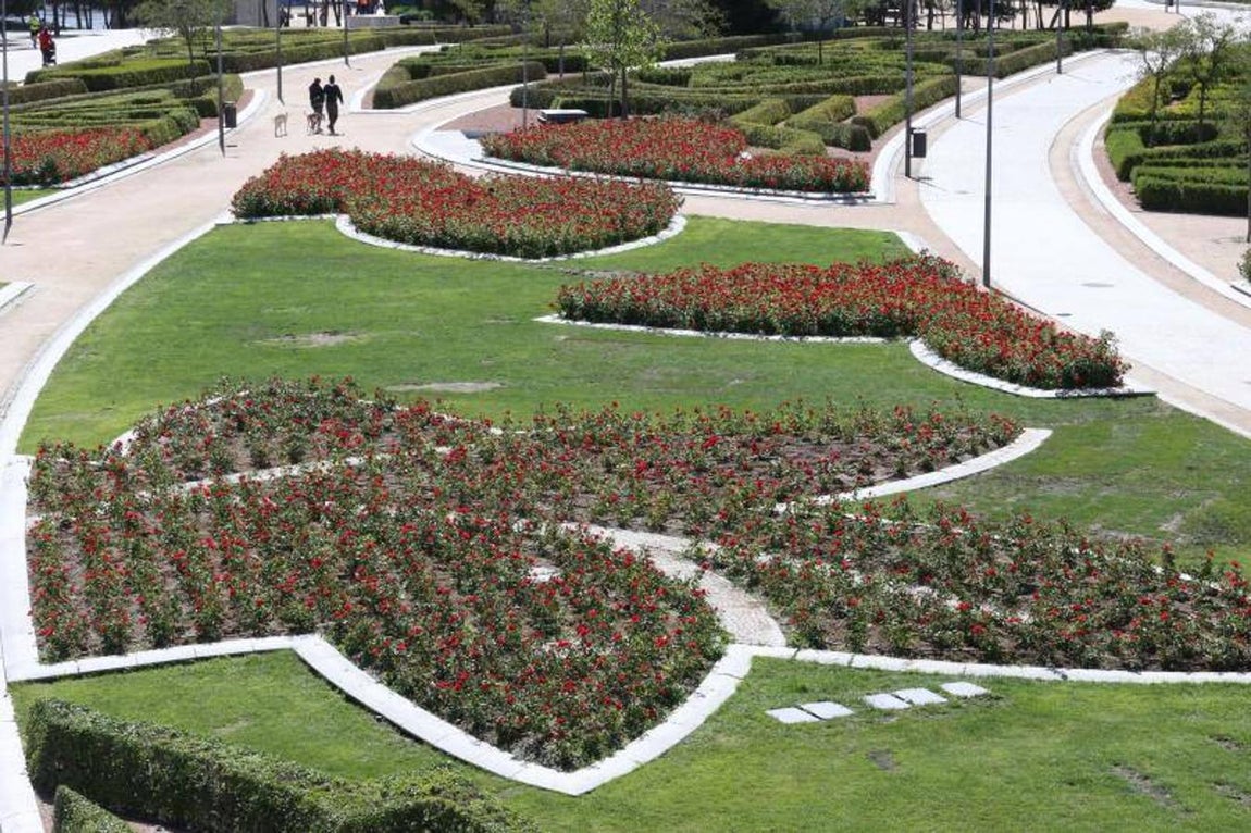 2. Los jardines invitan al paseo en toda la zona de Madrid Río