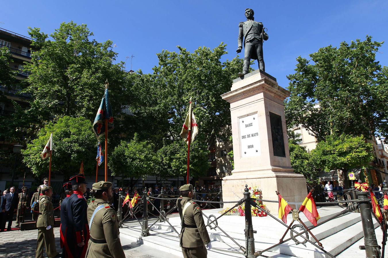 Homenaje a los héroes del Dos de Mayo en la plaza de la Gavidia