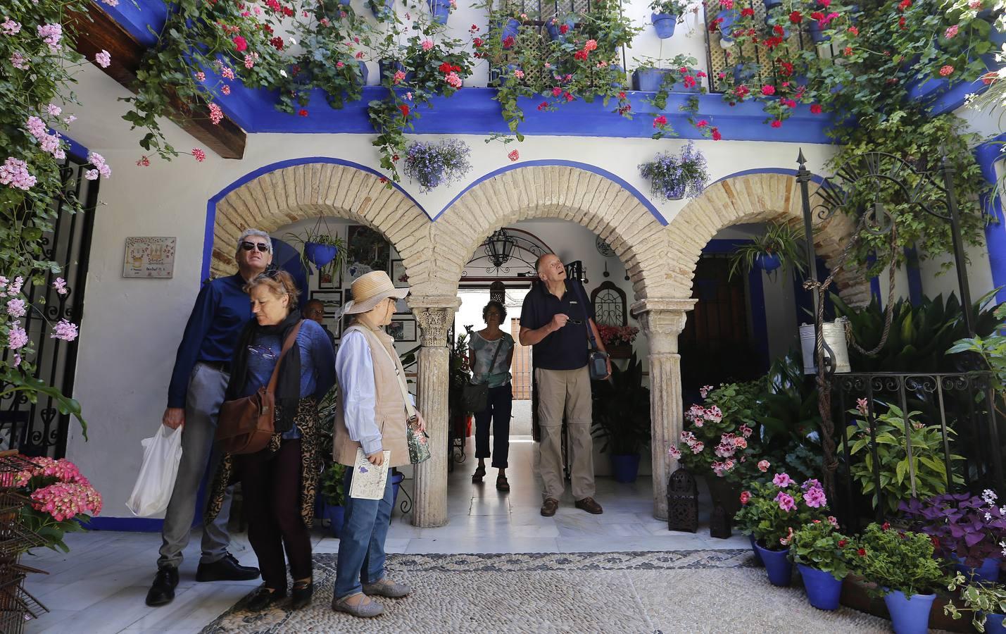 En imágenes, una ruta por los patios de Santiago y San Pedro